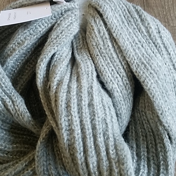 LC Lauren Condrad Gray Mettalic Infinity Scarf NWT - Picture 4 of 5